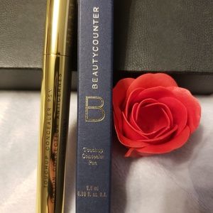 Beauty Counter Touchup Concealer Pen in Medium